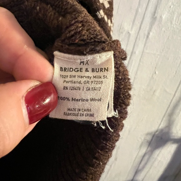 Bridge & Burn Men's Geometric Pattern Cardigan in Brown and Cream - Picture 6 of 9